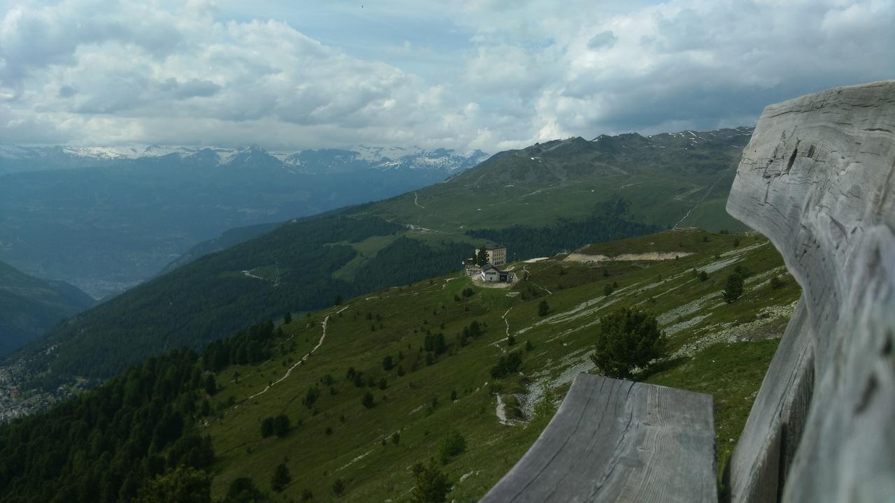 Hotel Weisshorn Sur St-Luc 2337M Saint-Luc Exterior photo